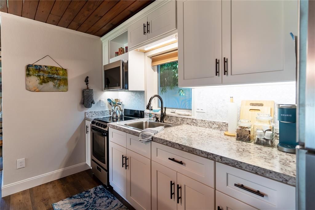 For Sale: $1,900,000 (10 beds, 8 baths, 5499 Square Feet)