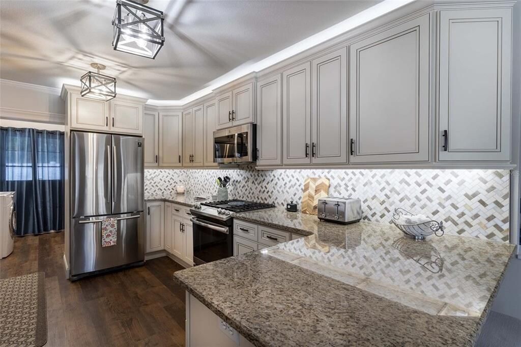 For Sale: $1,900,000 (10 beds, 8 baths, 5499 Square Feet)