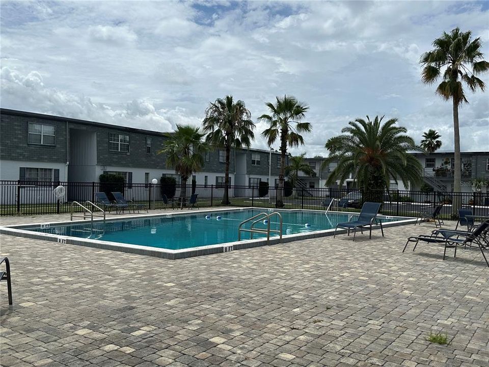 Active With Contract: $129,900 (2 beds, 2 baths, 1049 Square Feet)