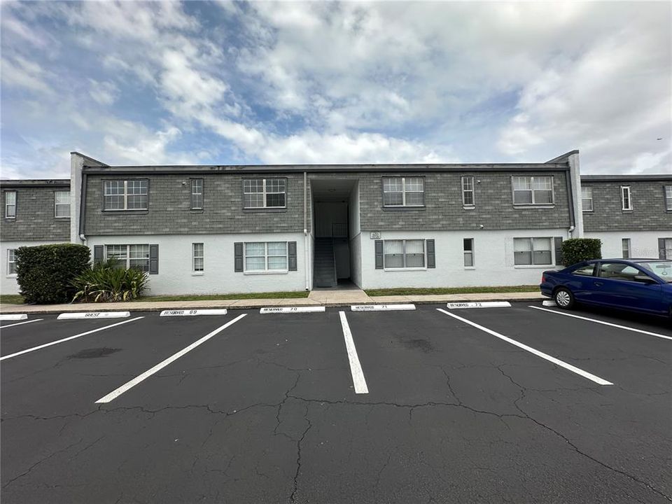 Active With Contract: $129,900 (2 beds, 2 baths, 1049 Square Feet)