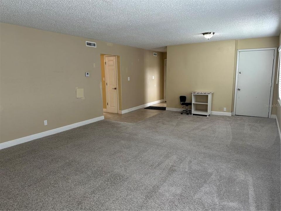 Active With Contract: $129,900 (2 beds, 2 baths, 1049 Square Feet)