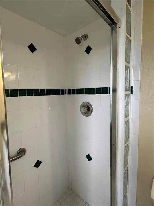 Active With Contract: $129,900 (2 beds, 2 baths, 1049 Square Feet)