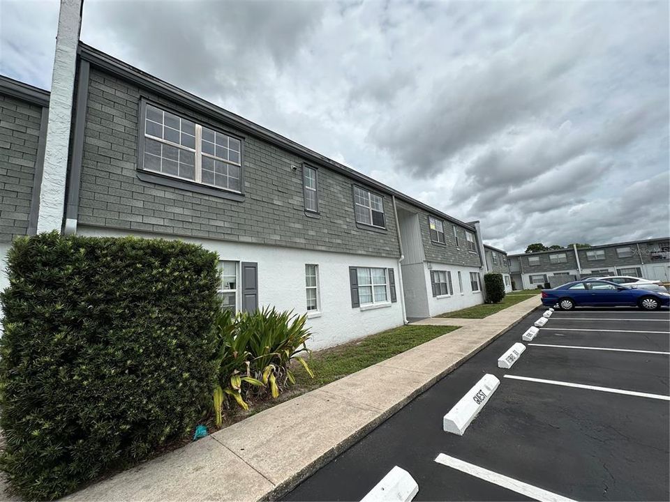 Active With Contract: $129,900 (2 beds, 2 baths, 1049 Square Feet)