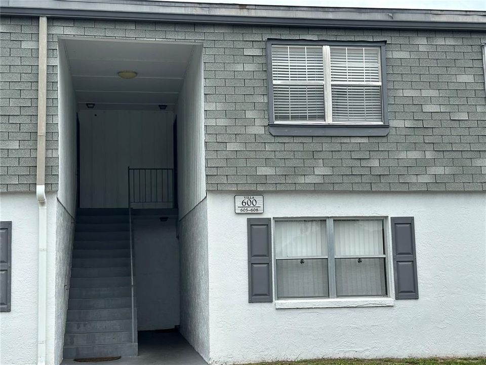 Active With Contract: $129,900 (2 beds, 2 baths, 1049 Square Feet)