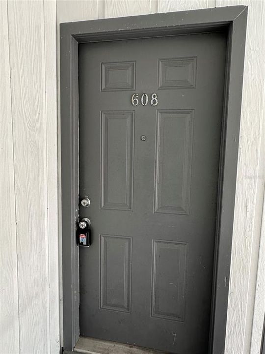 Active With Contract: $129,900 (2 beds, 2 baths, 1049 Square Feet)