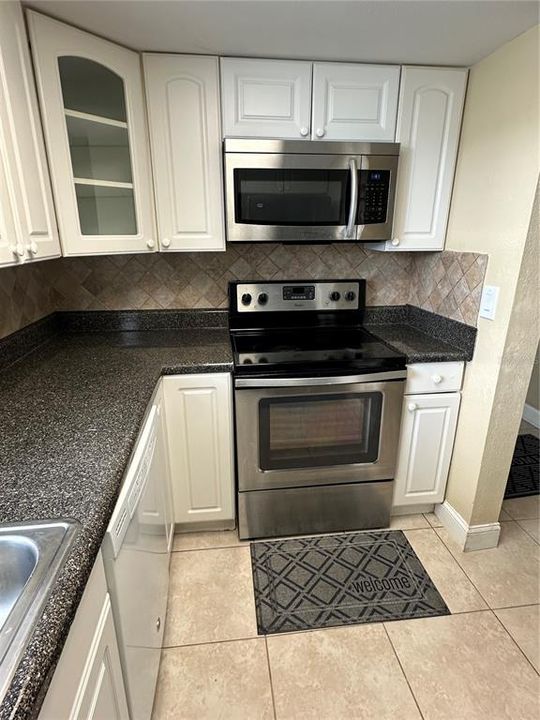 Active With Contract: $129,900 (2 beds, 2 baths, 1049 Square Feet)