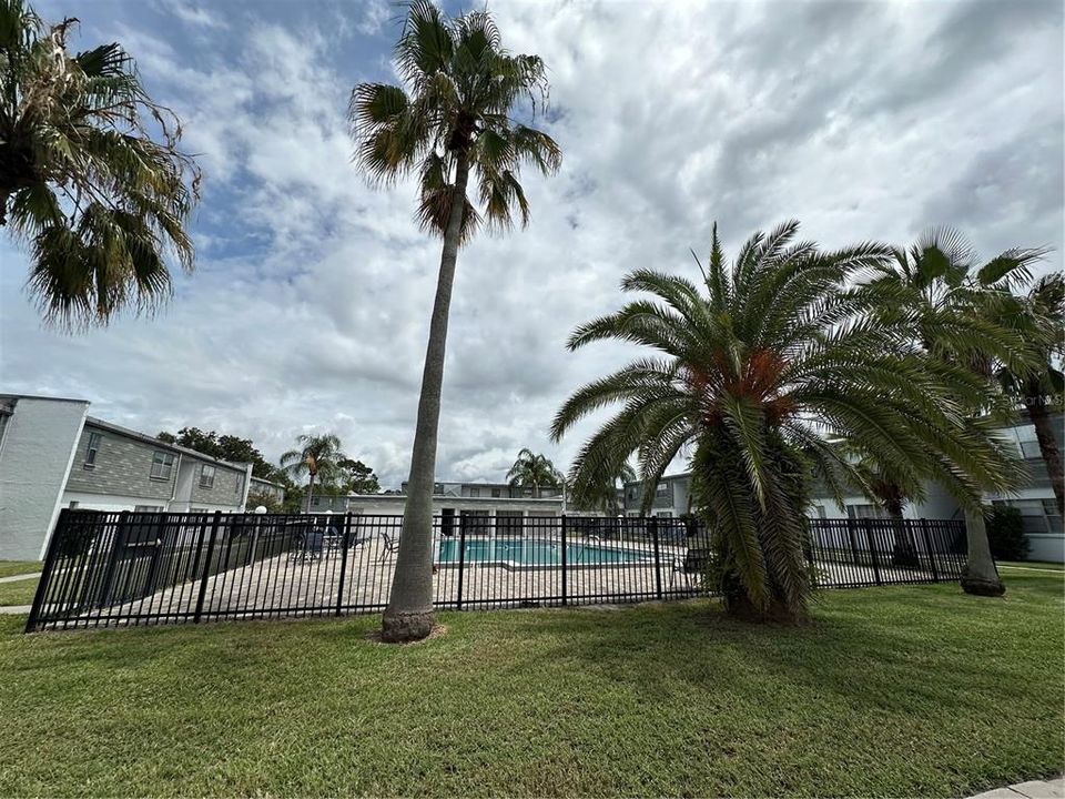 Active With Contract: $129,900 (2 beds, 2 baths, 1049 Square Feet)