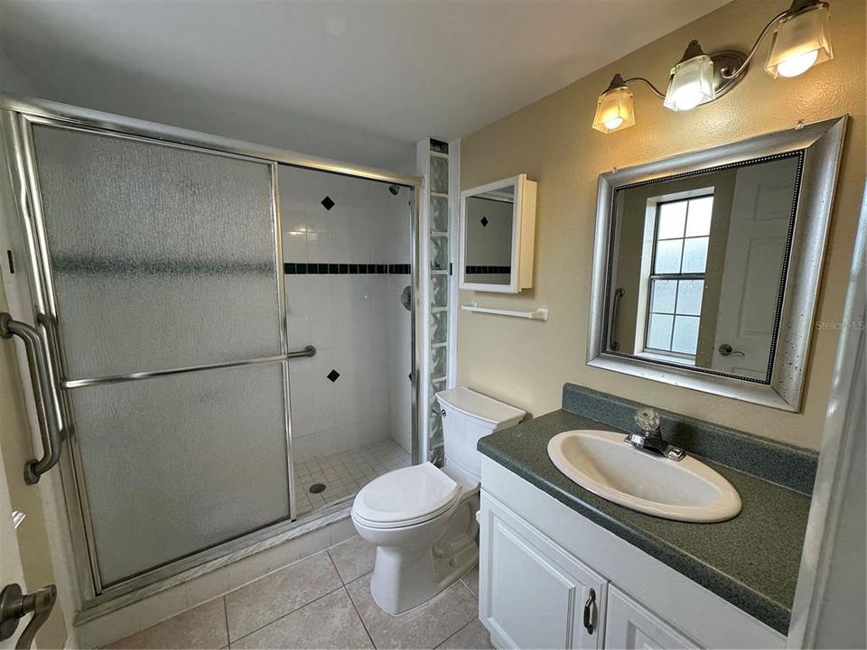 Active With Contract: $129,900 (2 beds, 2 baths, 1049 Square Feet)