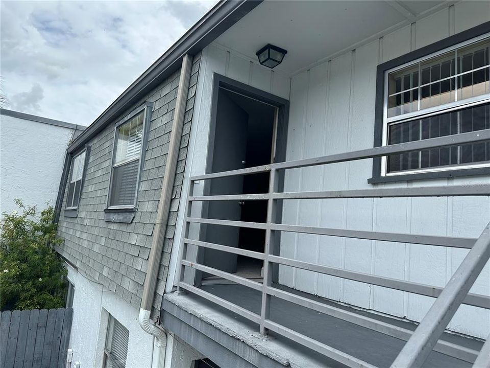 Active With Contract: $129,900 (2 beds, 2 baths, 1049 Square Feet)