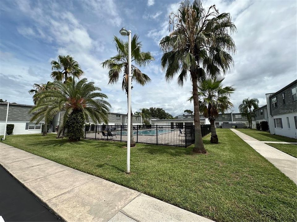 Active With Contract: $129,900 (2 beds, 2 baths, 1049 Square Feet)