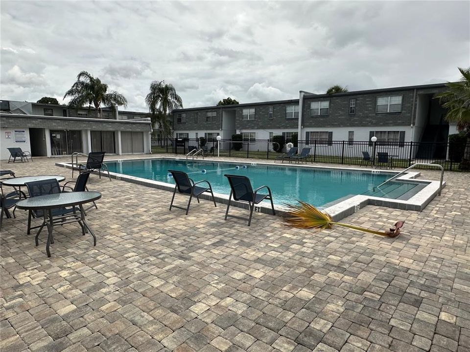 Active With Contract: $129,900 (2 beds, 2 baths, 1049 Square Feet)