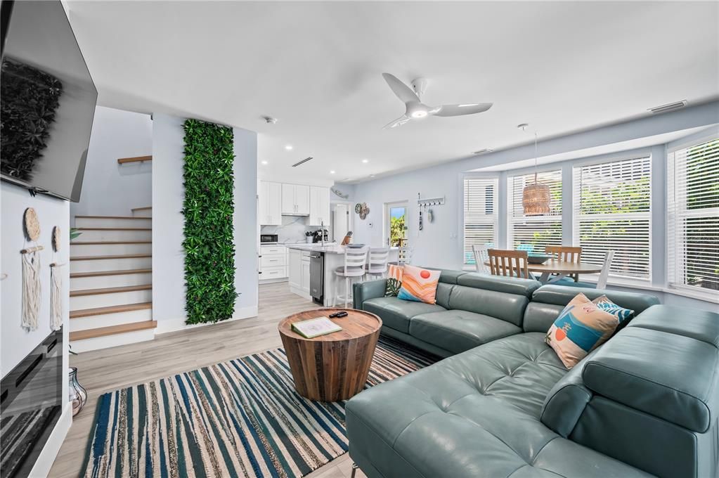 For Sale: $1,580,000 (2 beds, 2 baths, 1124 Square Feet)