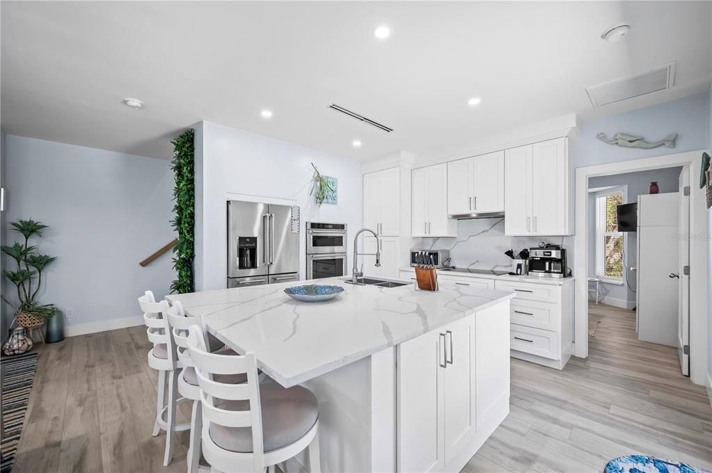 For Sale: $1,580,000 (2 beds, 2 baths, 1124 Square Feet)