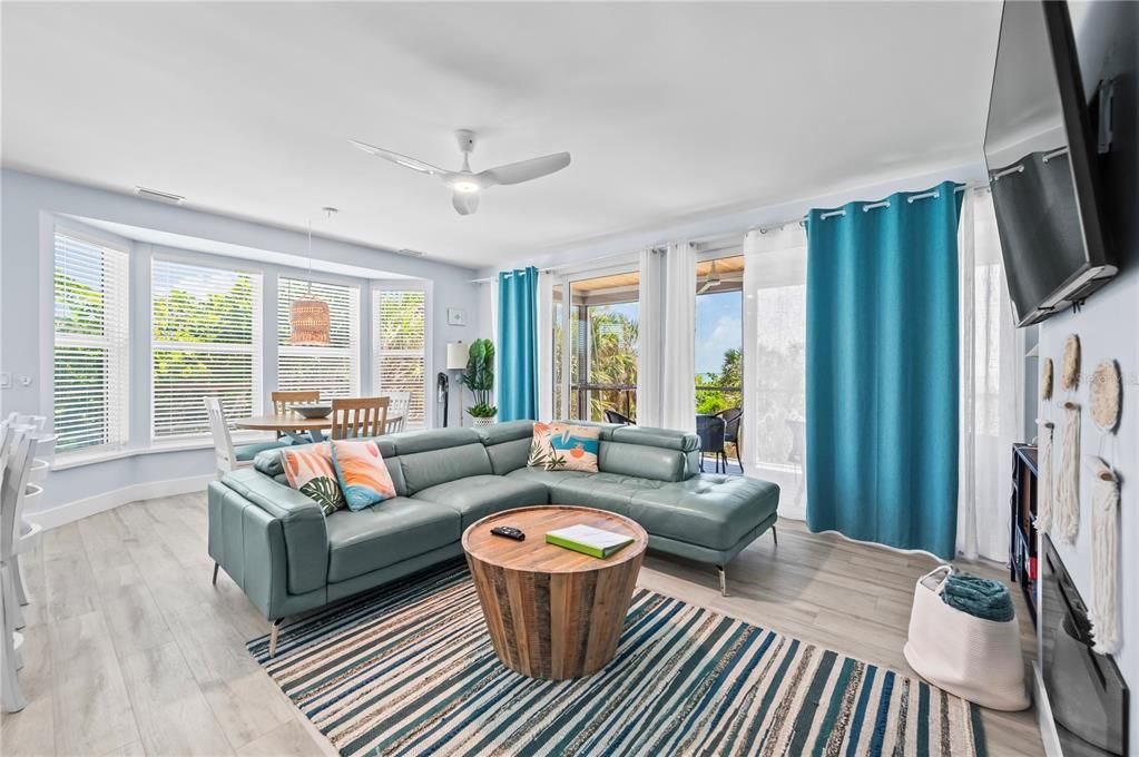 For Sale: $1,580,000 (2 beds, 2 baths, 1124 Square Feet)