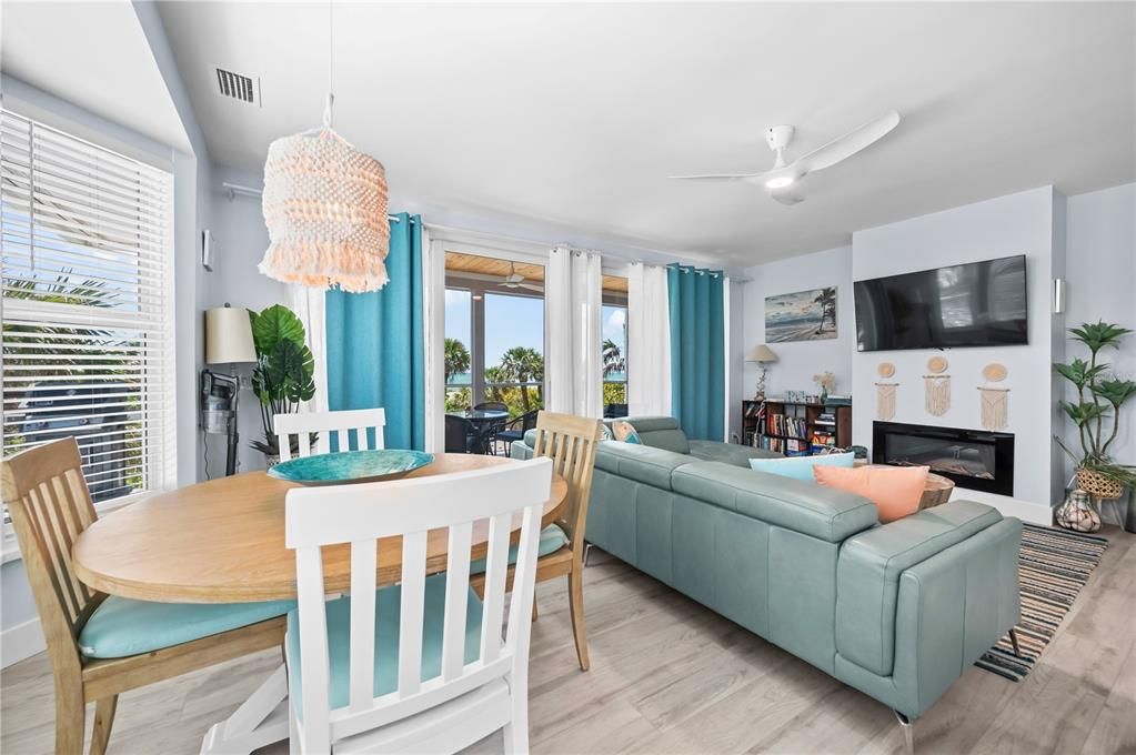 For Sale: $1,580,000 (2 beds, 2 baths, 1124 Square Feet)