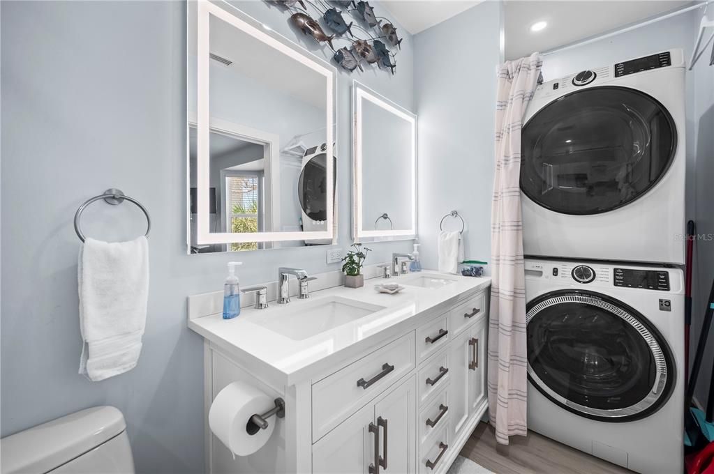 For Sale: $1,580,000 (2 beds, 2 baths, 1124 Square Feet)