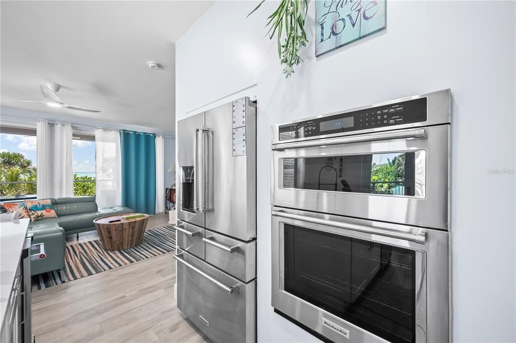 For Sale: $1,580,000 (2 beds, 2 baths, 1124 Square Feet)