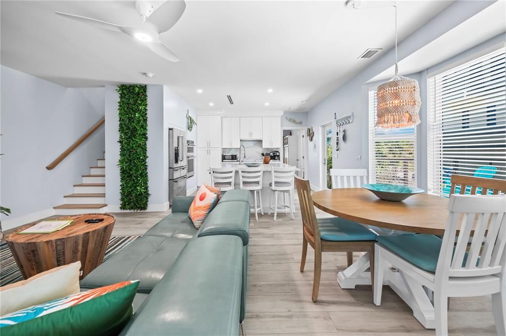 For Sale: $1,580,000 (2 beds, 2 baths, 1124 Square Feet)