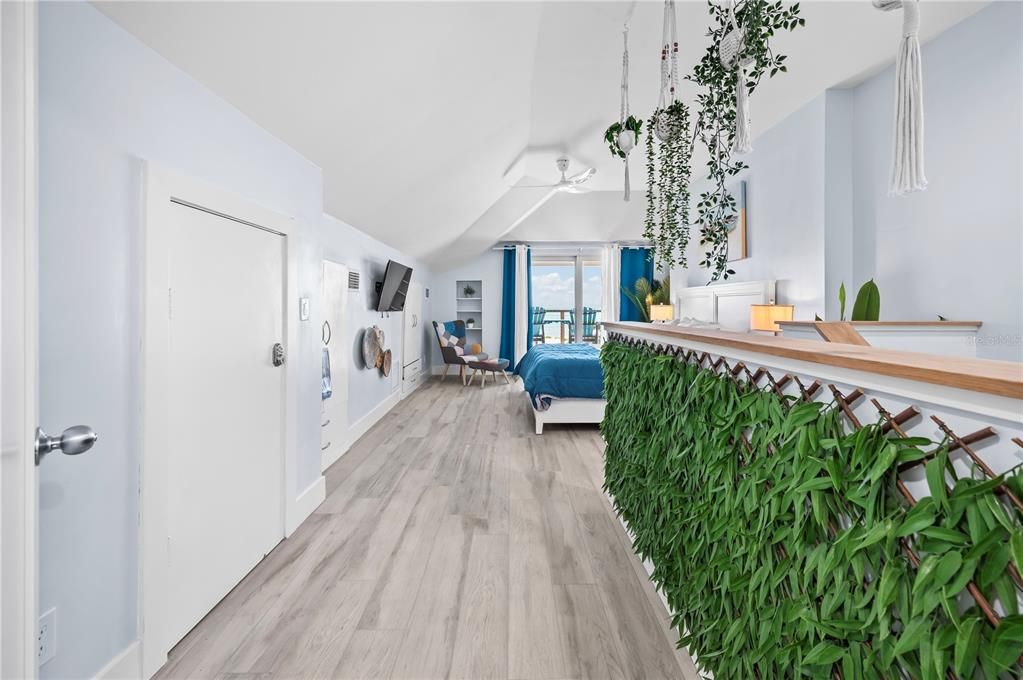 For Sale: $1,580,000 (2 beds, 2 baths, 1124 Square Feet)