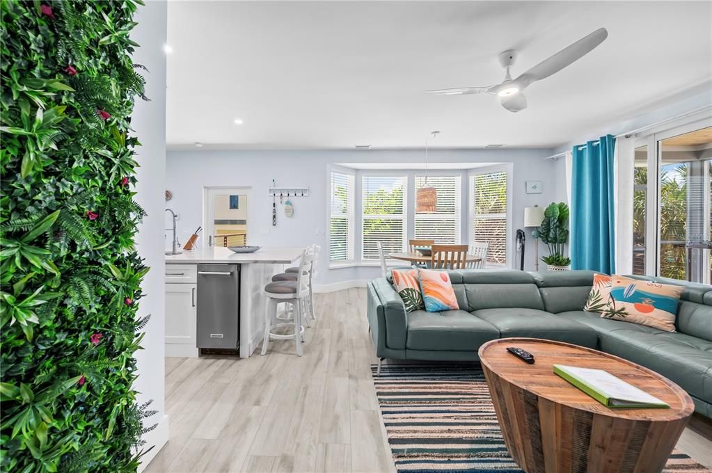 For Sale: $1,580,000 (2 beds, 2 baths, 1124 Square Feet)