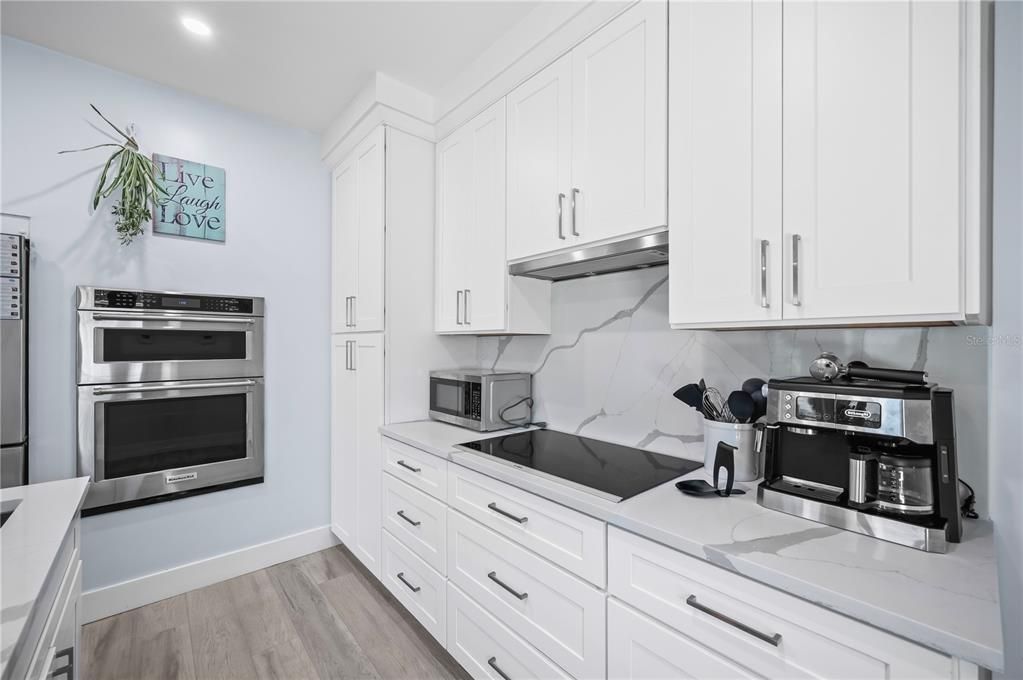 For Sale: $1,580,000 (2 beds, 2 baths, 1124 Square Feet)