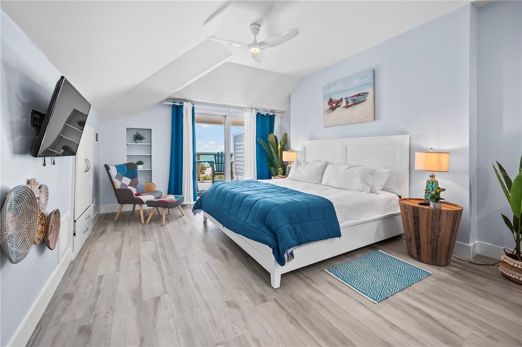 For Sale: $1,580,000 (2 beds, 2 baths, 1124 Square Feet)