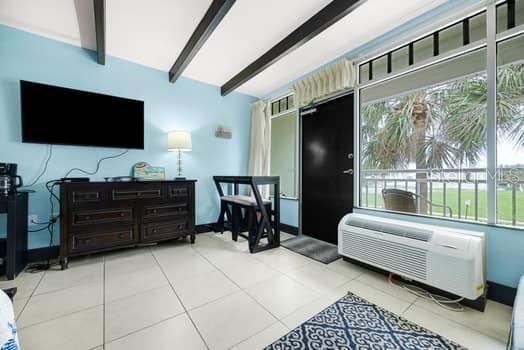 待售: $140,000 (1 贝兹, 1 浴室, 308 平方英尺)