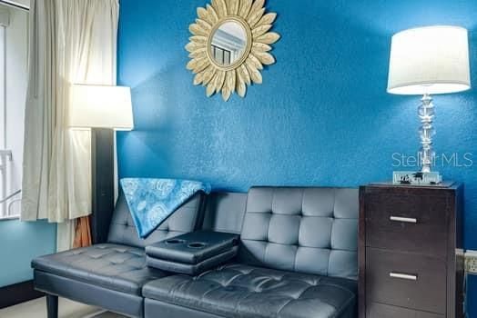 待售: $140,000 (1 贝兹, 1 浴室, 308 平方英尺)