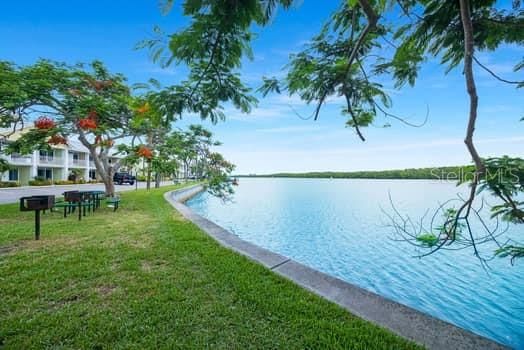 待售: $140,000 (1 贝兹, 1 浴室, 308 平方英尺)