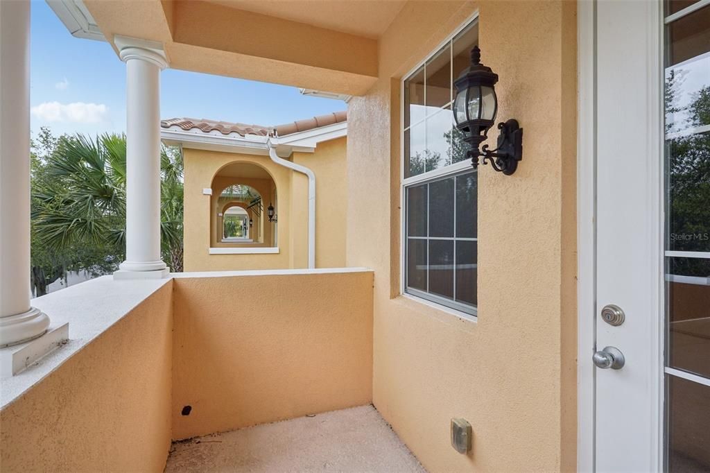 合同活跃: $399,000 (3 贝兹, 3 浴室, 1810 平方英尺)