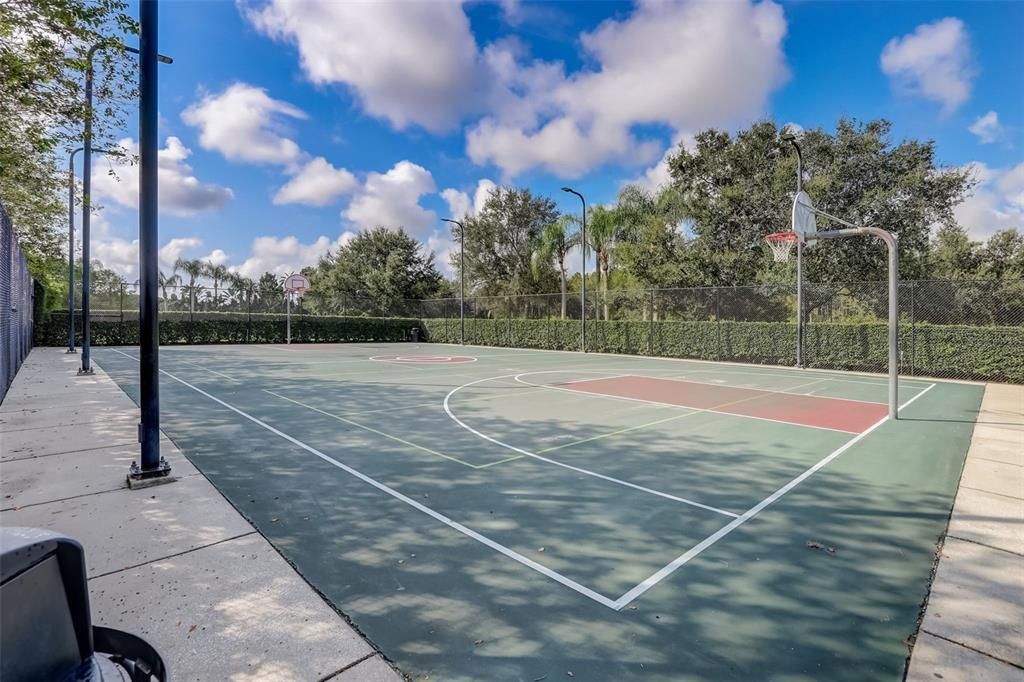 合同活跃: $399,000 (3 贝兹, 3 浴室, 1810 平方英尺)