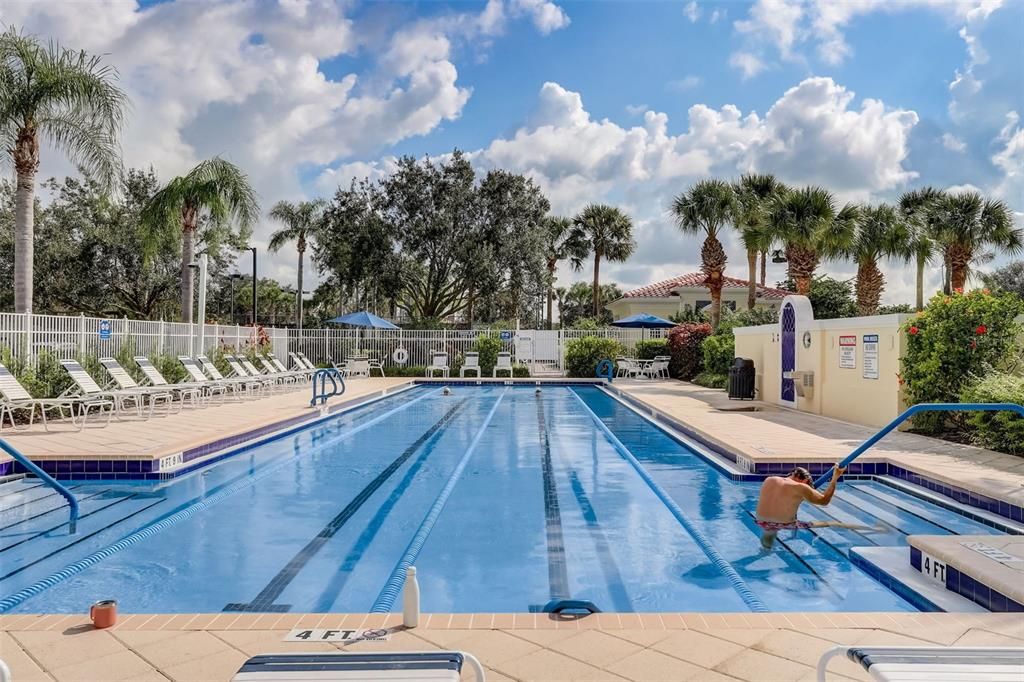 合同活跃: $399,000 (3 贝兹, 3 浴室, 1810 平方英尺)