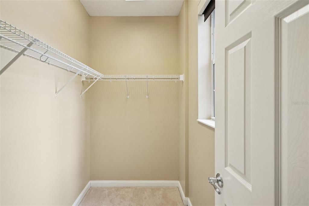 合同活跃: $399,000 (3 贝兹, 3 浴室, 1810 平方英尺)