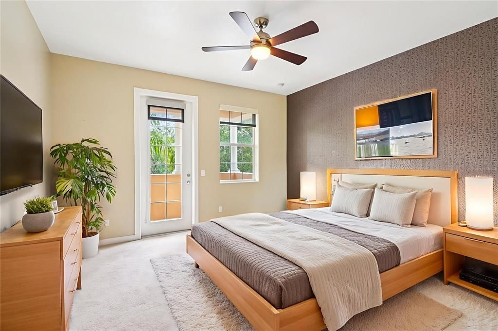 合同活跃: $399,000 (3 贝兹, 3 浴室, 1810 平方英尺)