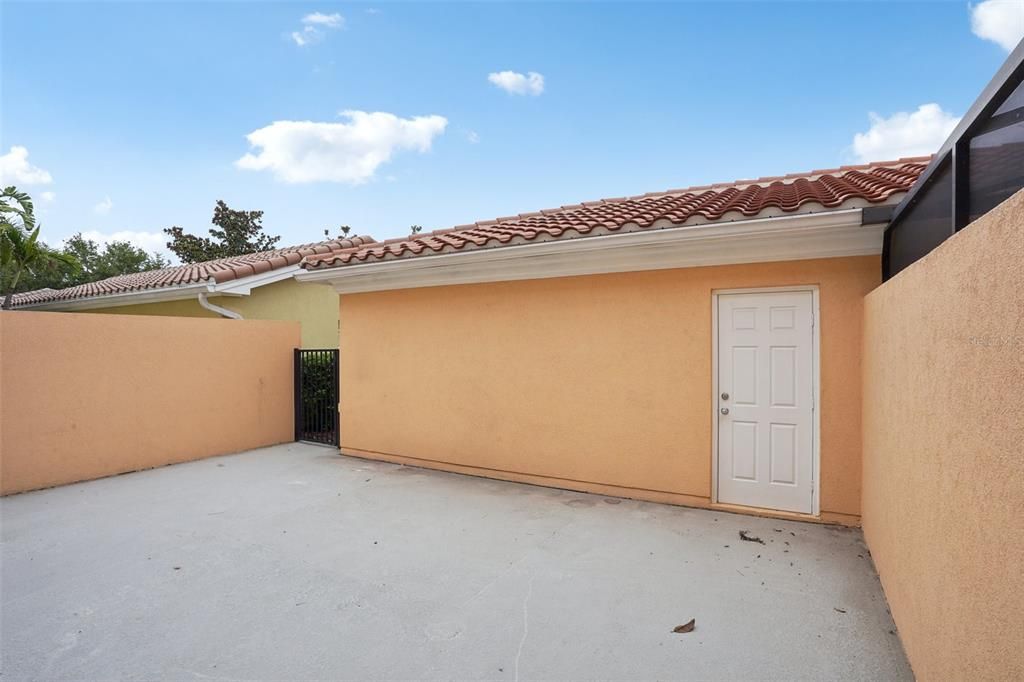 合同活跃: $399,000 (3 贝兹, 3 浴室, 1810 平方英尺)