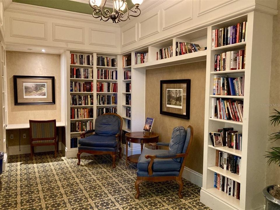 合同活跃: $399,000 (3 贝兹, 3 浴室, 1810 平方英尺)