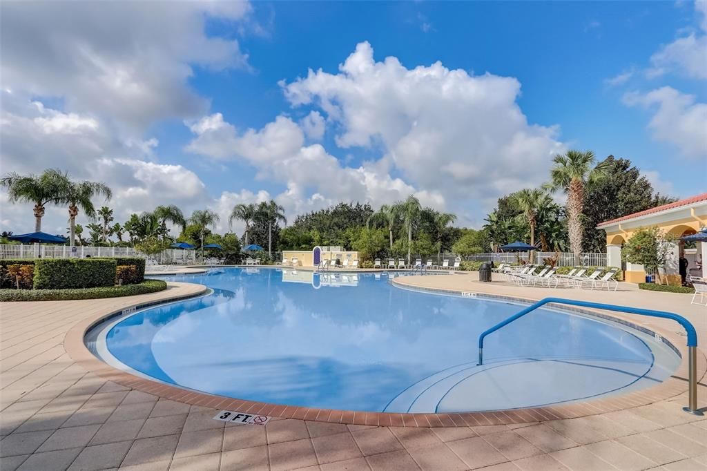 合同活跃: $399,000 (3 贝兹, 3 浴室, 1810 平方英尺)