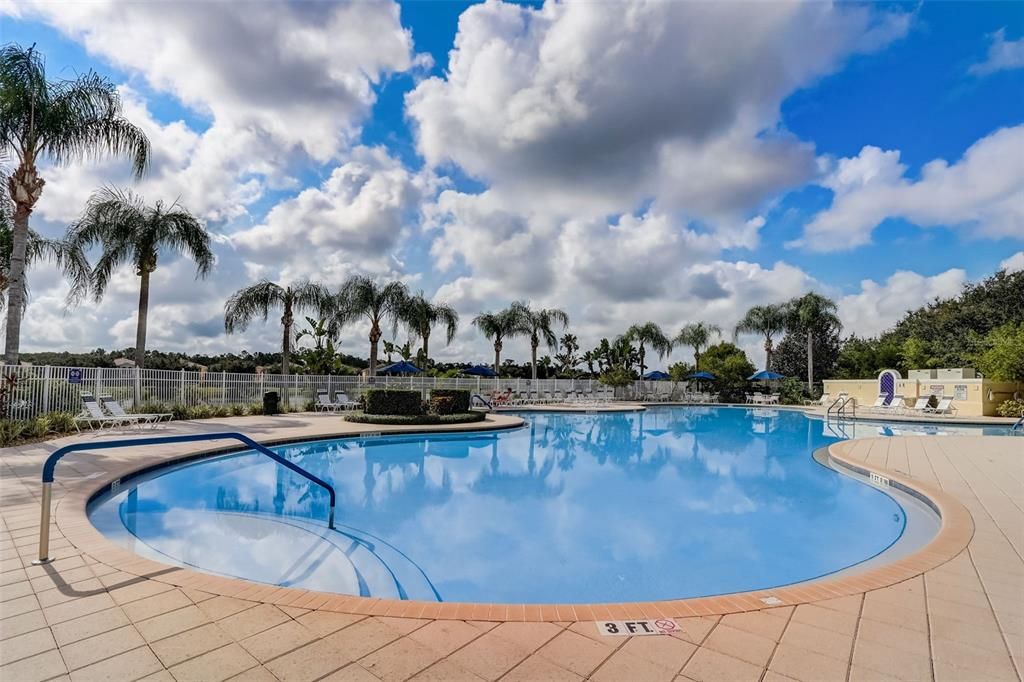 合同活跃: $399,000 (3 贝兹, 3 浴室, 1810 平方英尺)