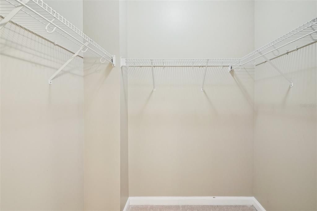 合同活跃: $399,000 (3 贝兹, 3 浴室, 1810 平方英尺)