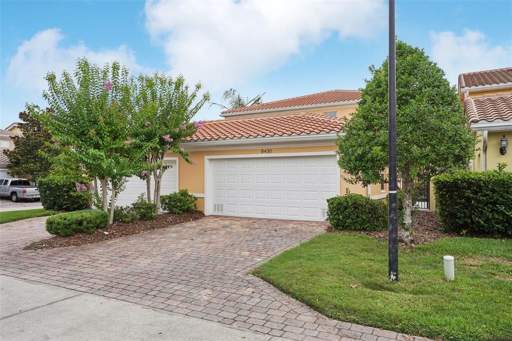 合同活跃: $399,000 (3 贝兹, 3 浴室, 1810 平方英尺)