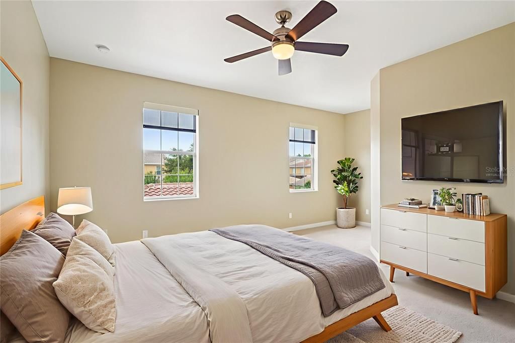 合同活跃: $399,000 (3 贝兹, 3 浴室, 1810 平方英尺)