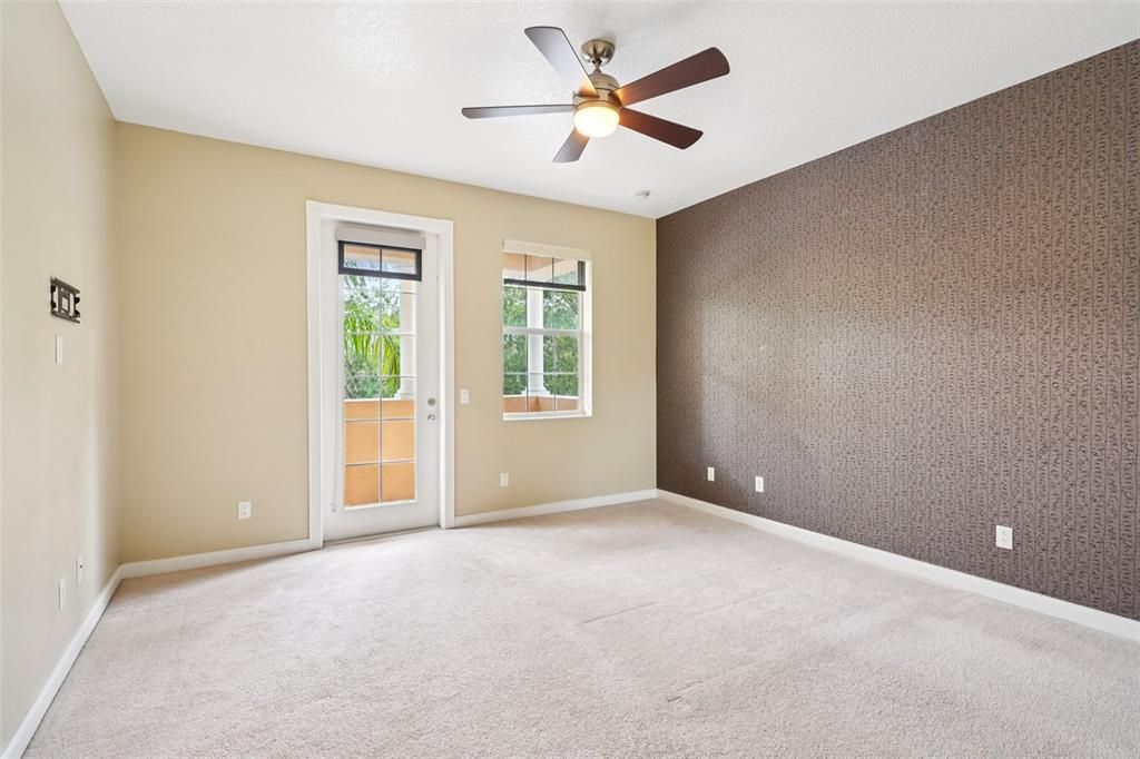 合同活跃: $399,000 (3 贝兹, 3 浴室, 1810 平方英尺)