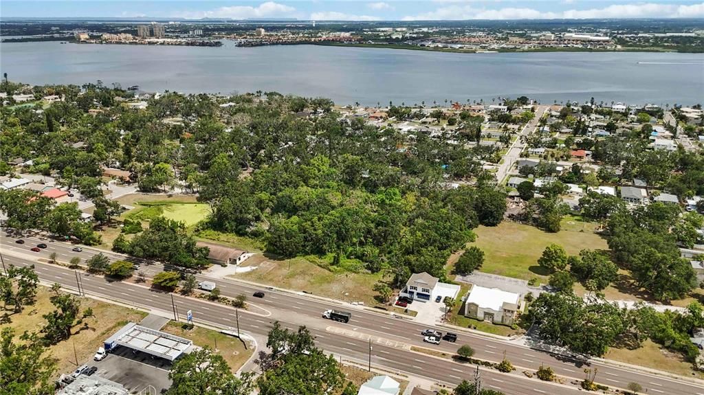 待售: $3,000,000 (4.53 acres)