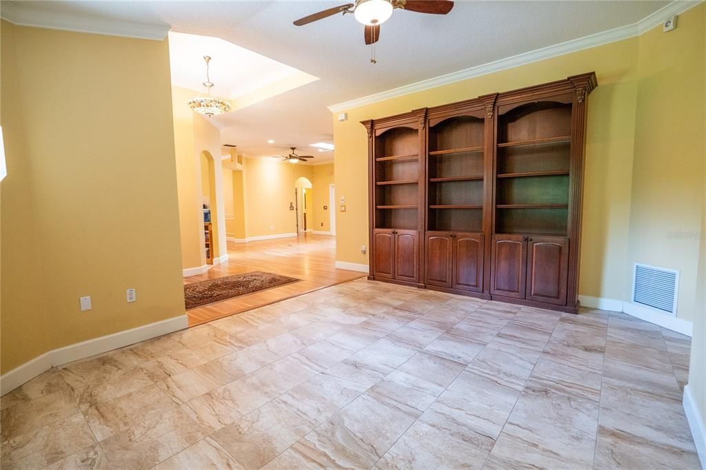 合同活跃: $869,500 (4 贝兹, 3 浴室, 3597 平方英尺)