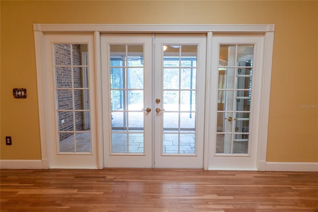 合同活跃: $869,500 (4 贝兹, 3 浴室, 3597 平方英尺)