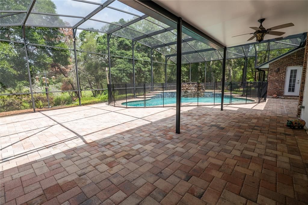 合同活跃: $869,500 (4 贝兹, 3 浴室, 3597 平方英尺)