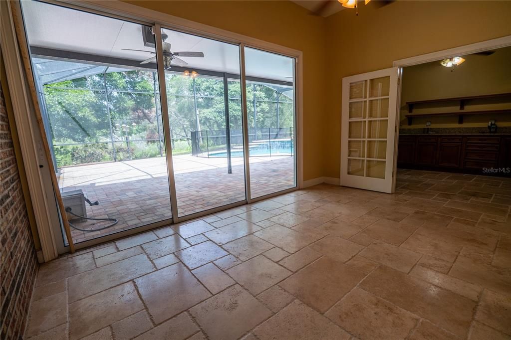 合同活跃: $869,500 (4 贝兹, 3 浴室, 3597 平方英尺)