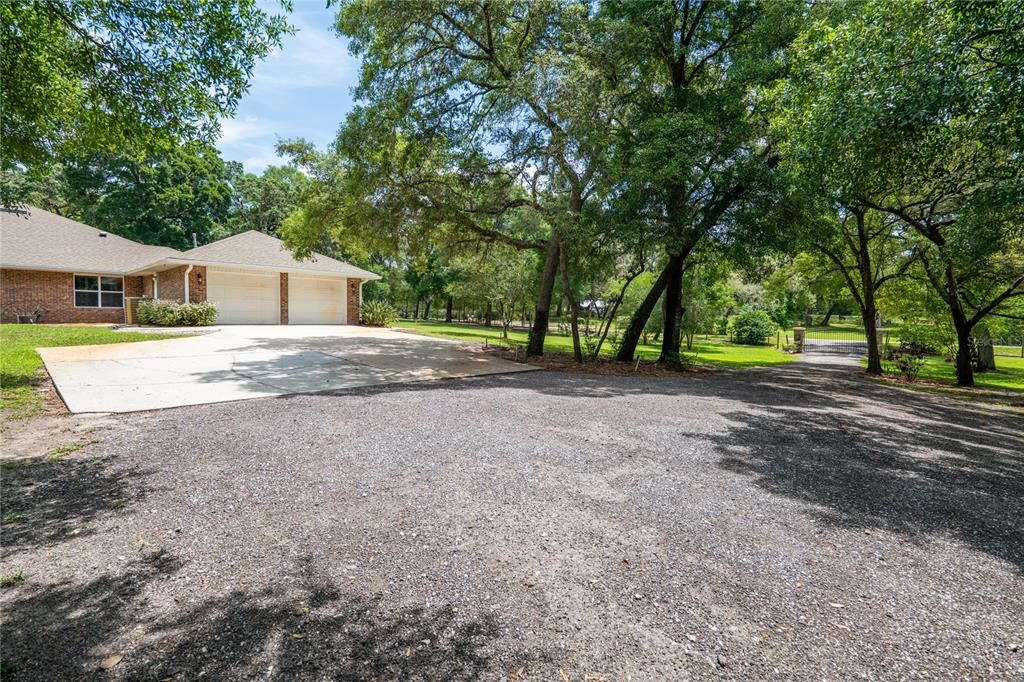 合同活跃: $869,500 (4 贝兹, 3 浴室, 3597 平方英尺)