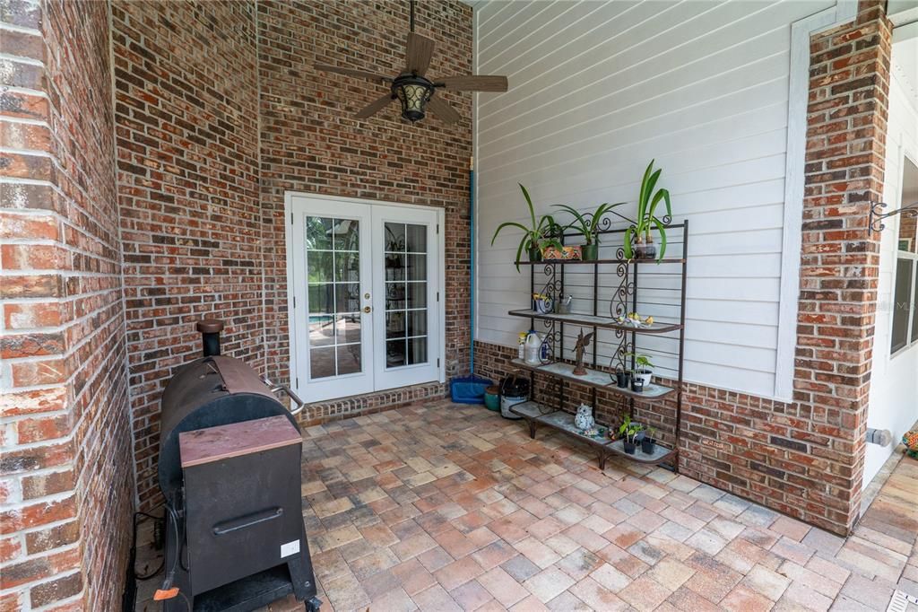 合同活跃: $869,500 (4 贝兹, 3 浴室, 3597 平方英尺)