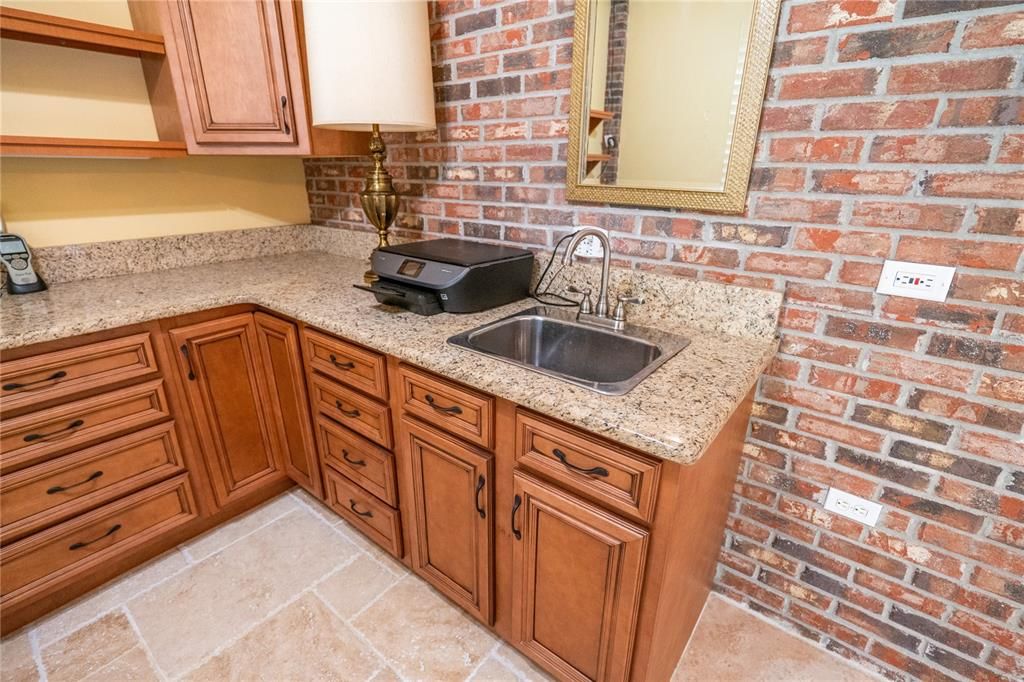 合同活跃: $869,500 (4 贝兹, 3 浴室, 3597 平方英尺)